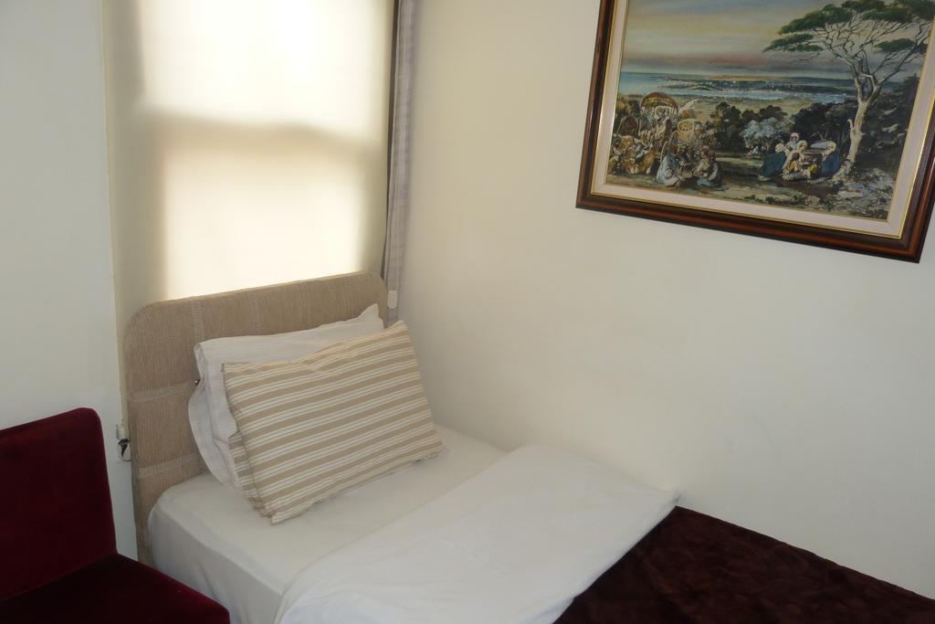 Eagles Budget Home Istanbul Room photo