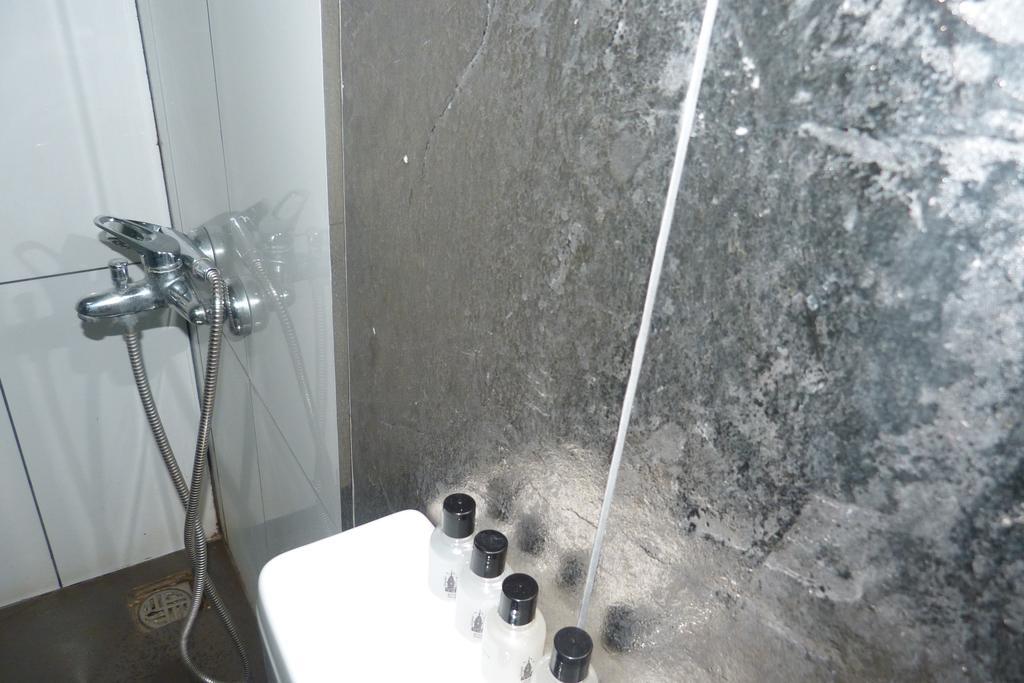 Eagles Budget Home Istanbul Room photo